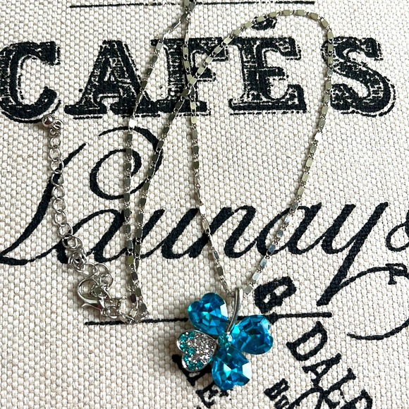 NIB four leaf clover pendant for good luck - Picture 3 of 7